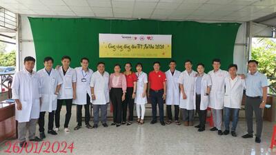 Trung tâm Y tế Hồng Dân Khám bệnh cấp phát thuốc miễn phí tại UBND xã Ninh Thạnh Lợi